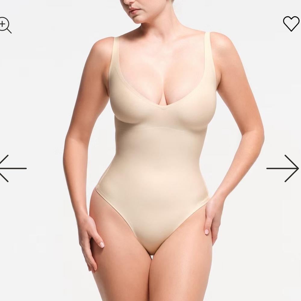 Skims  NAKED PLUNGE BODYSUIT   Sand NWT